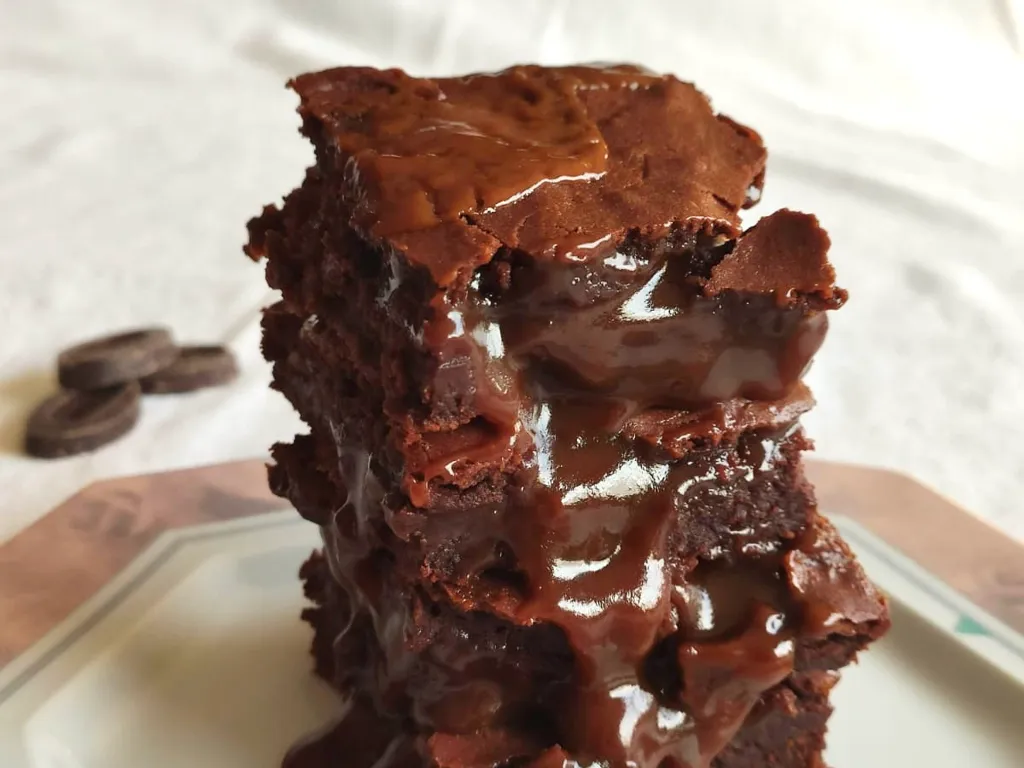 Brownies au chocolat et caramel au beurre salé facile : découvrez