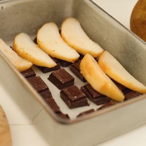 Crumble poires - chocolat : Recette de Crumble poires - chocolat - Marmiton