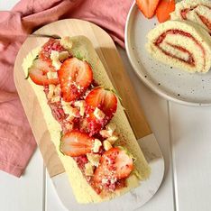 Gâteau roulé à la confiture de rhubarbe, fraises et graines de chia (sans lactose)