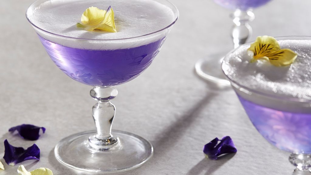 Mocktail violette, fleurs comestibles, tonic : recette de Mocktail violette,  fleurs comestibles, tonic