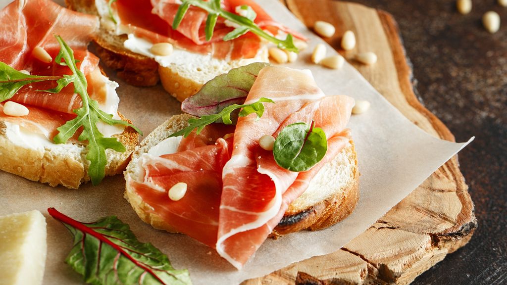 Bruschetta mozzarella et jambon de pays-image