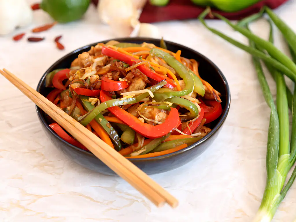 sauté de poulet et petits légumes au wok