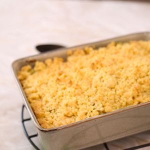 Crumble à La Rhubarbe : Recette De Crumble à La Rhubarbe - Marmiton