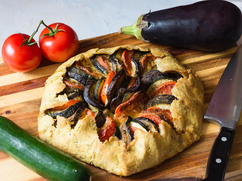 tarte rustique courgettes, aubergines, tomates et mozzarella
