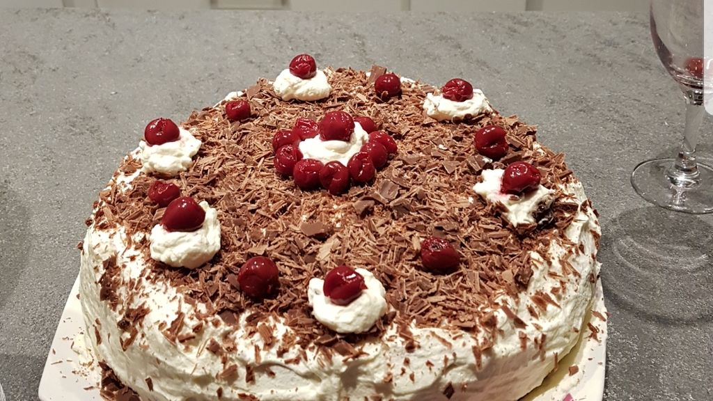 Vosgienne Ou Foret Noire Aux Framboises Recette De Vosgienne Ou Foret Noire Aux Framboises