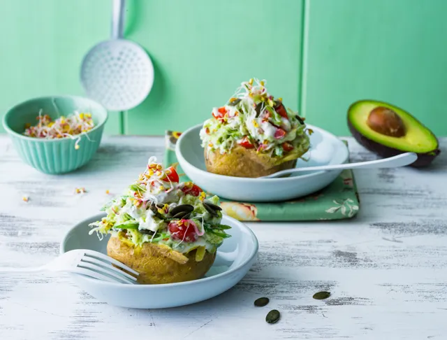 Pomme De Terre Farcie Fromage Ail Et Fines Herbes Pommes de terre farcies à l’avocat et au Tartare Ail et Fines herbes