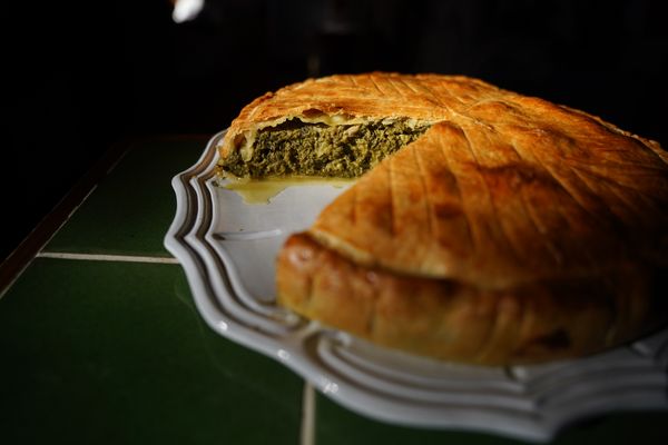 Tourte aux épinards, harengs fumés et parmesan