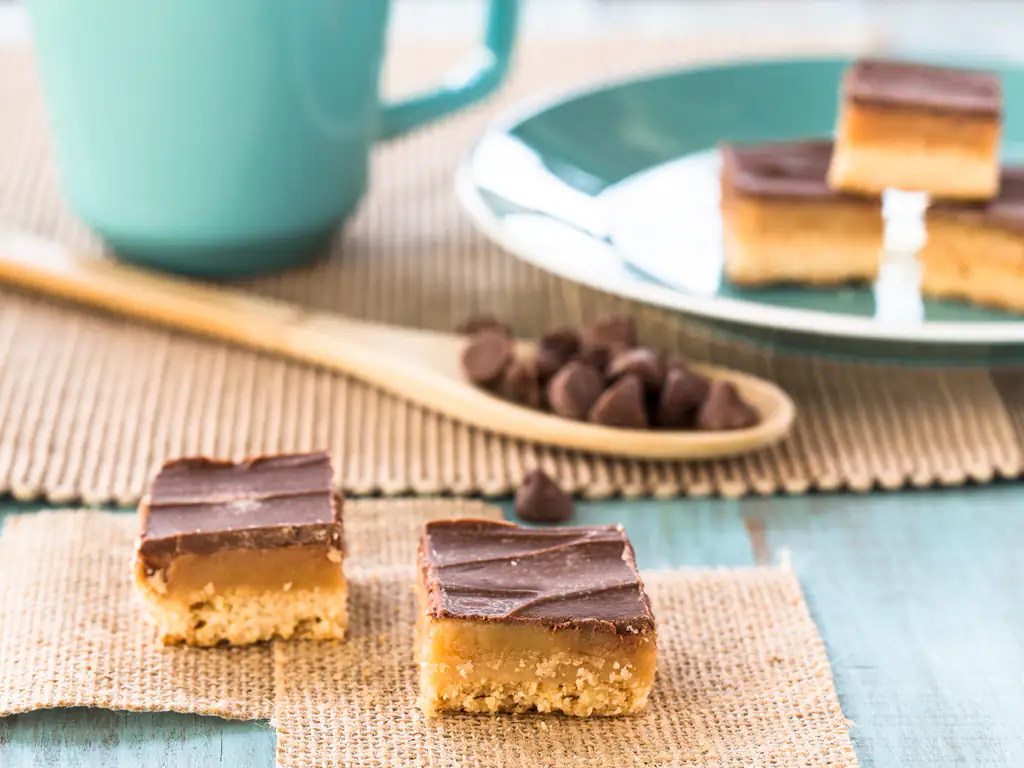 chocolate and caramel shortbread ou millionaire - gâteau ecossais
