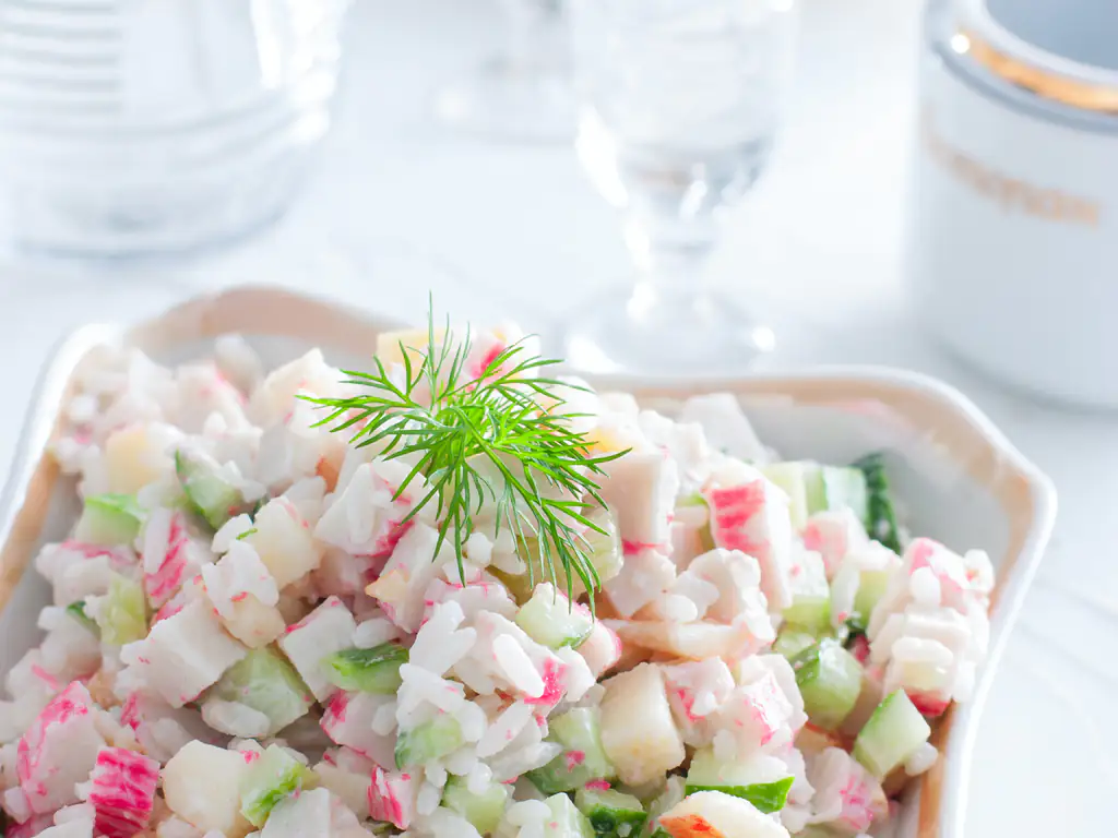 salade de riz au surimi et aux crevettes