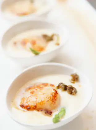 Noix de saint-jacques à la crème d 'ail