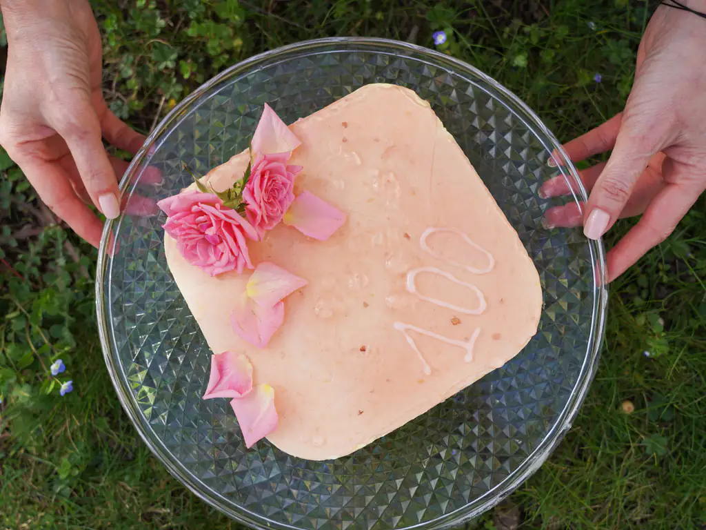 gâteau au litchi et à la rose de vanessa demouy (pour la 100ème de la série ici tout commence)