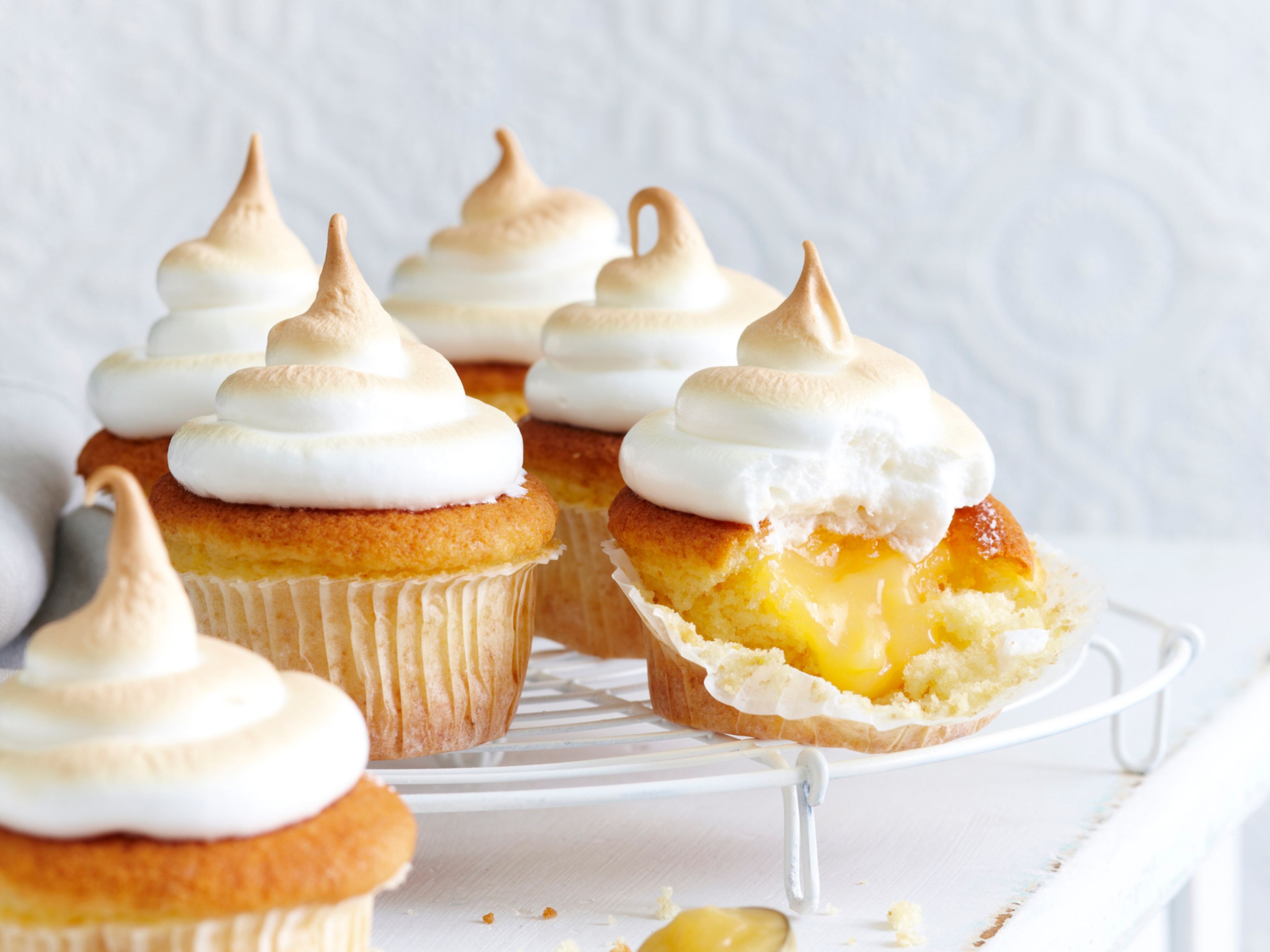 Cupcakes meringués fourrés au Lemon Curd Recette de Cupcakes