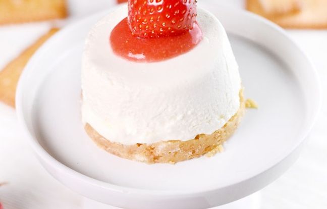 Crujientes con biscuit de fresas