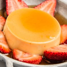 Crème renversée en petits pots aux fraises