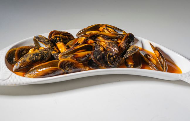 Caracoles con mejillones en salsa