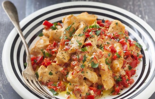 Pollo frio con crema de pimientos