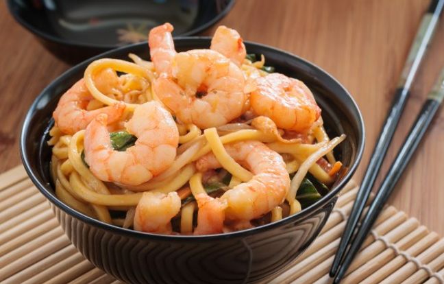 Sopa de gambas y fideos chinos