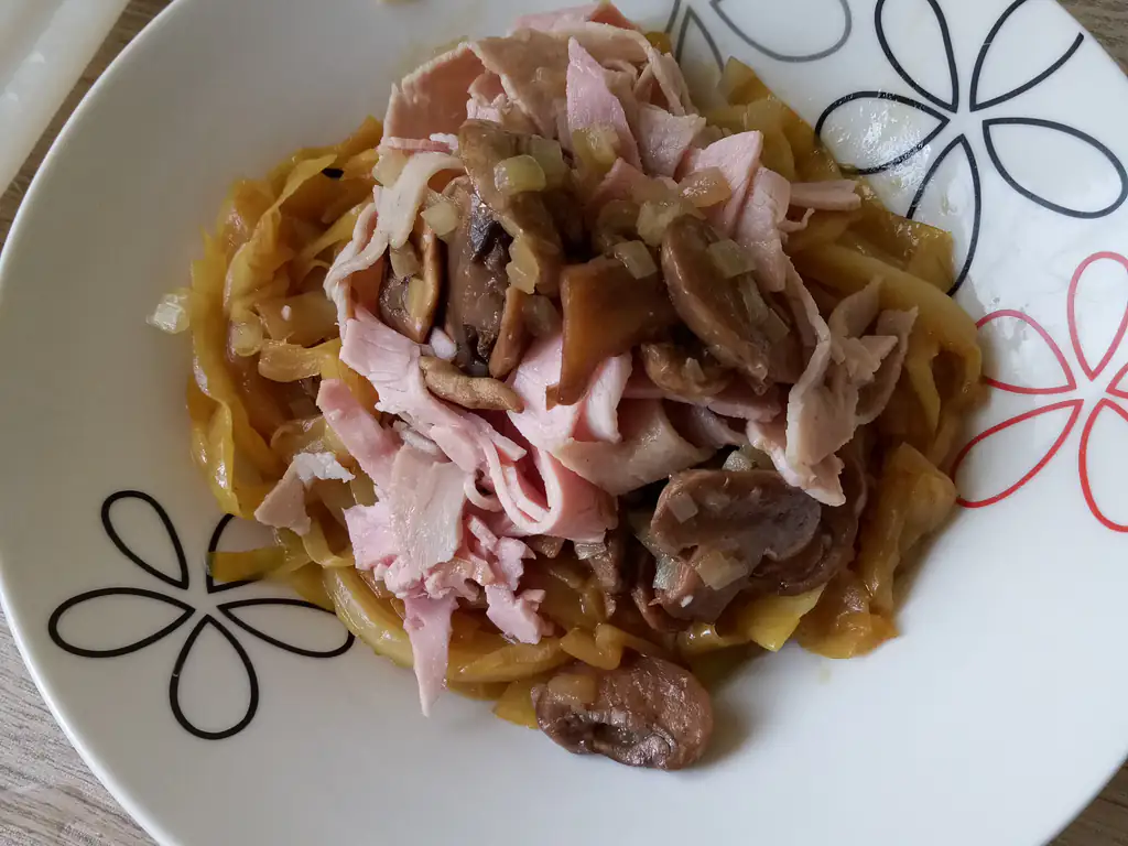 potée de choux blancs au jambon et aux champignons