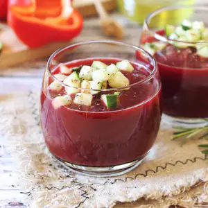 Soupe froide betterave et concombre pour l'été