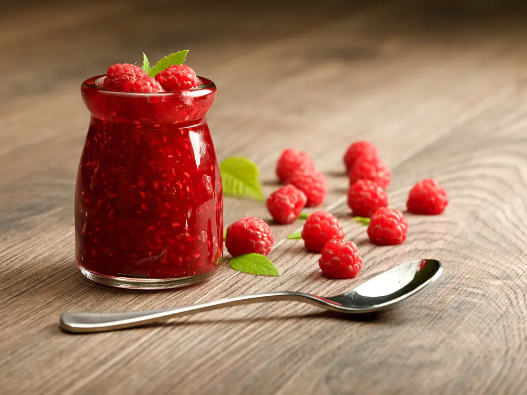 compote à la framboise et aux abricots secs