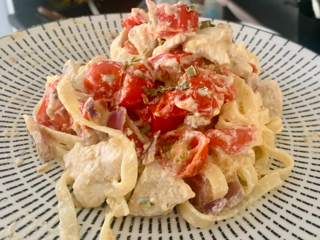 pâtes ricotta, poulet et tomates cerises