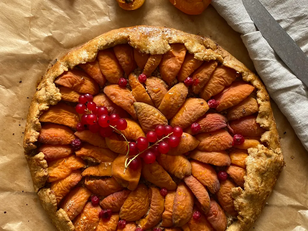 tarte rustique abricots et groseilles