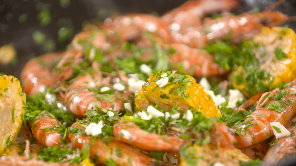 Crevettes flambées et maïs par Laurent Mariotte