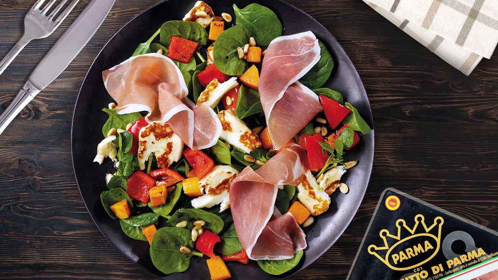 Salade de courge, fromage Halloumi, Jambon de Parme AOP, pignons de pin