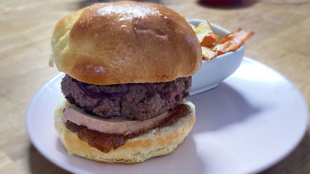 Burger au foie gras, chutney de figues et oignons rouges