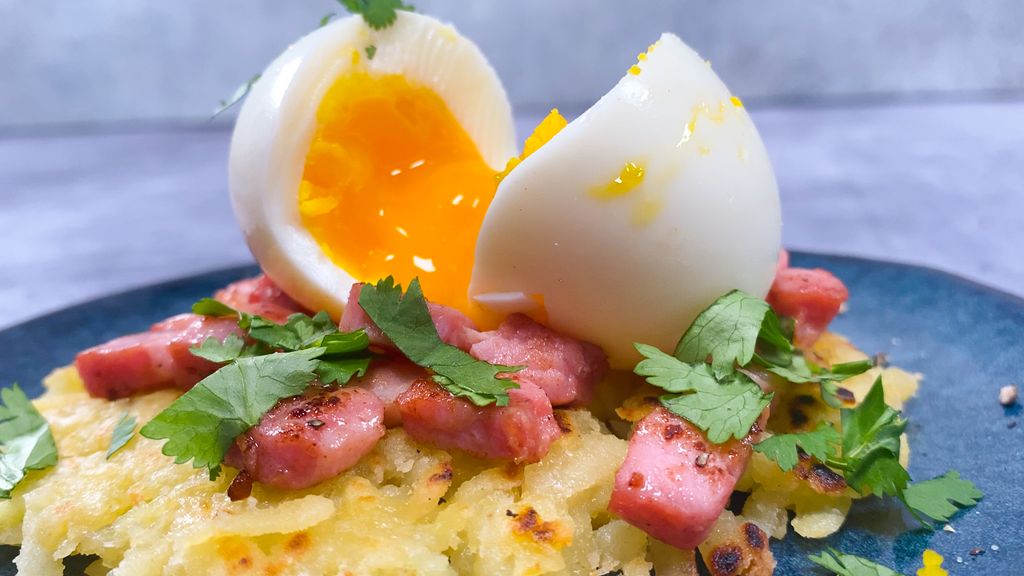 Oeuf mollet, paillasson pomme de terre et lardons