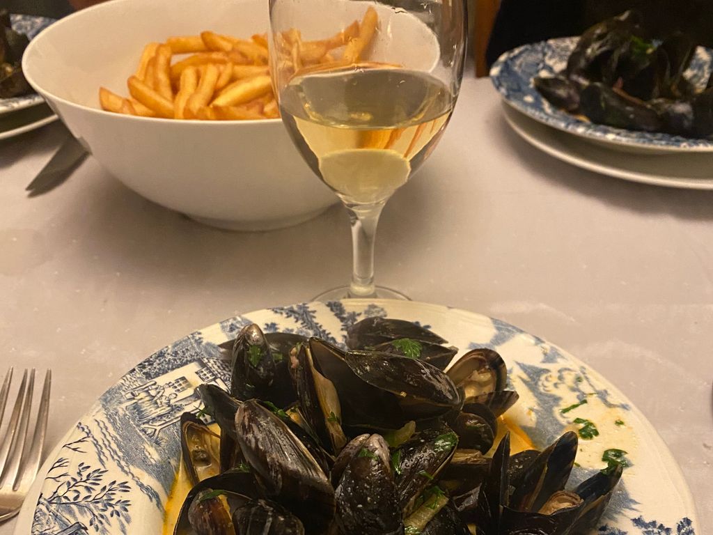 Moules de bouchots au curry et aux lardons
