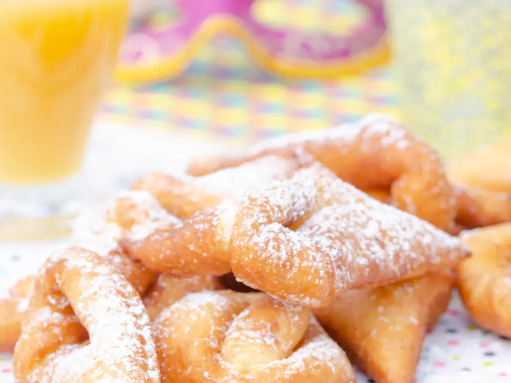 faverolles ( appellées aussi bugnes ou beignets )