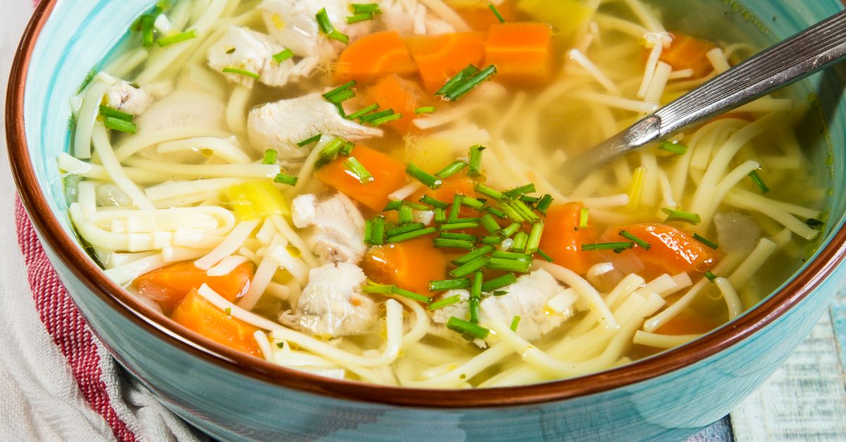 Bouillon de poule aux pâtes fraiches maison recette de Bouillon de