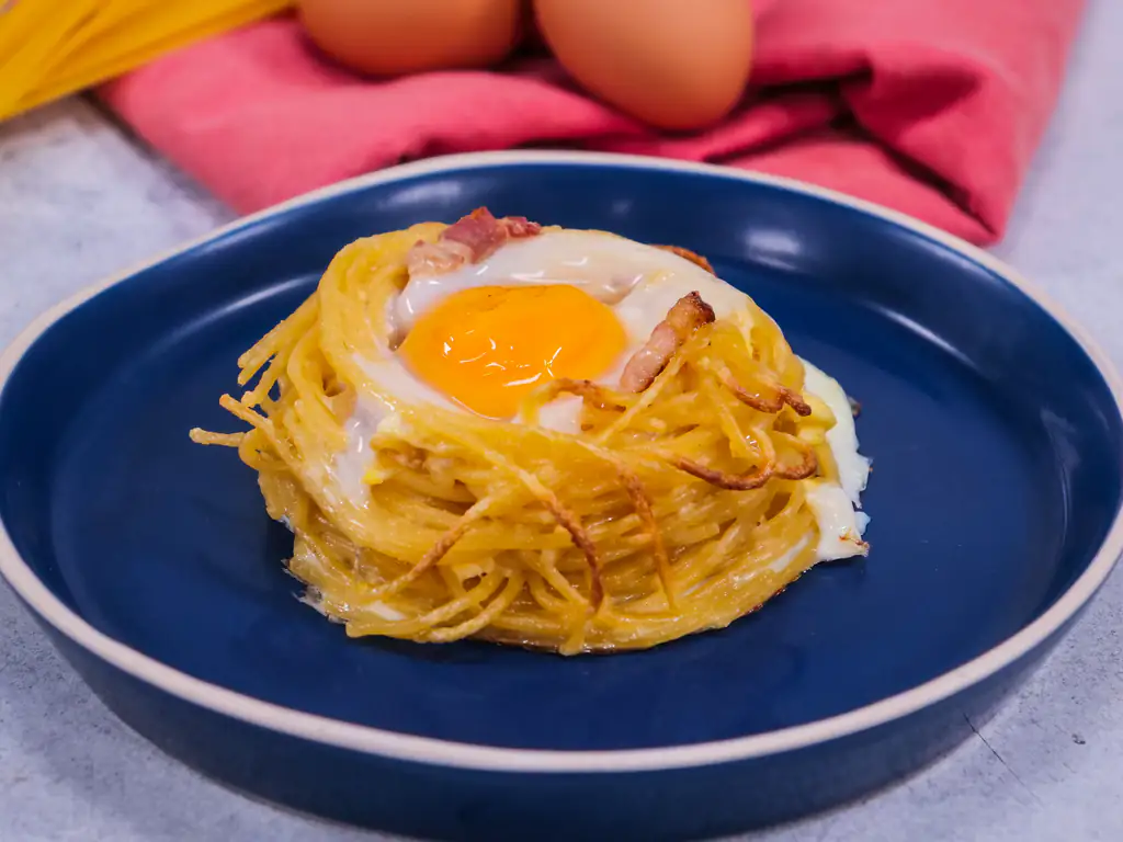 nids de spaghetti aux oeufs