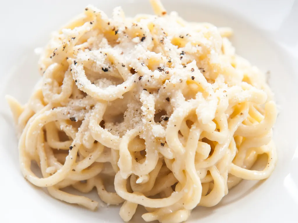 spaghetti cacio e pepe