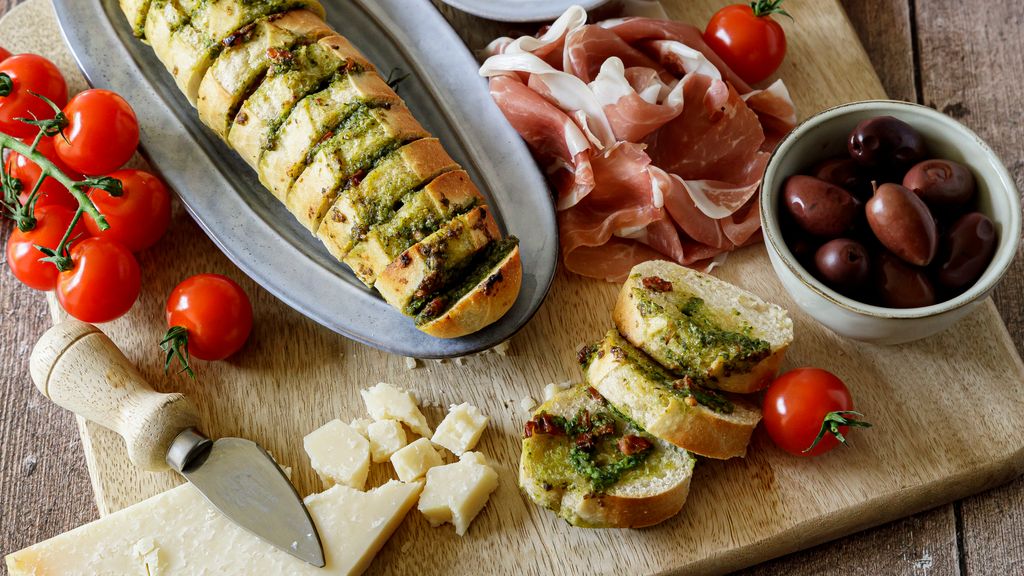 Baguette apéritive au basilic et tomates séchées