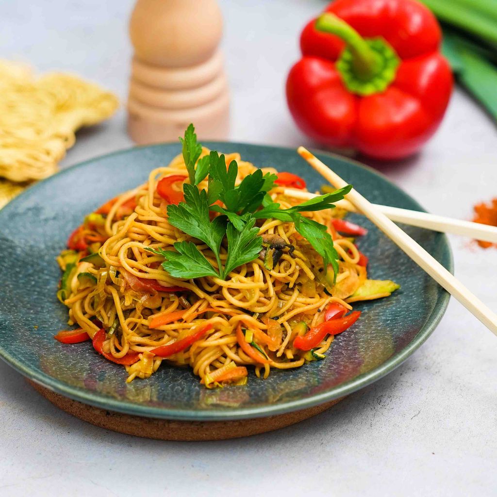 Nouilles chinoises parvées (végétariennes) aux légumes et sauce soja -  Pâtisseries et gourmandises