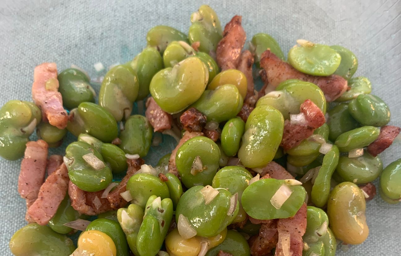 Salade de fèves aux lardons : Recette de Salade de fèves aux lardons