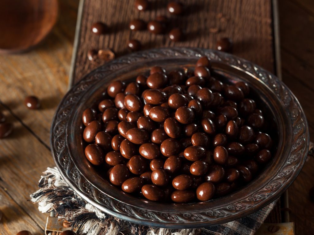 Amandes grillées enrobées de chocolat : Recette de Amandes grillées