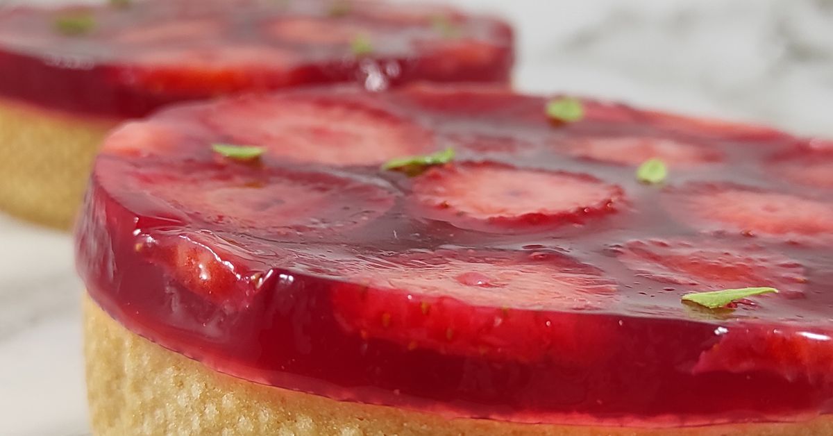 La Pâtisserie Touron - Comme un soleil d'été brillant de mille feux : la  Tarte aux Fraises Maison de la Pâtisserie TOURON Itinéraire et commandes  en cliquant sur le lien