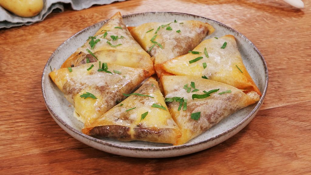 Triangles au four (façon samossa) pommes de terre, viande hachée, fromage