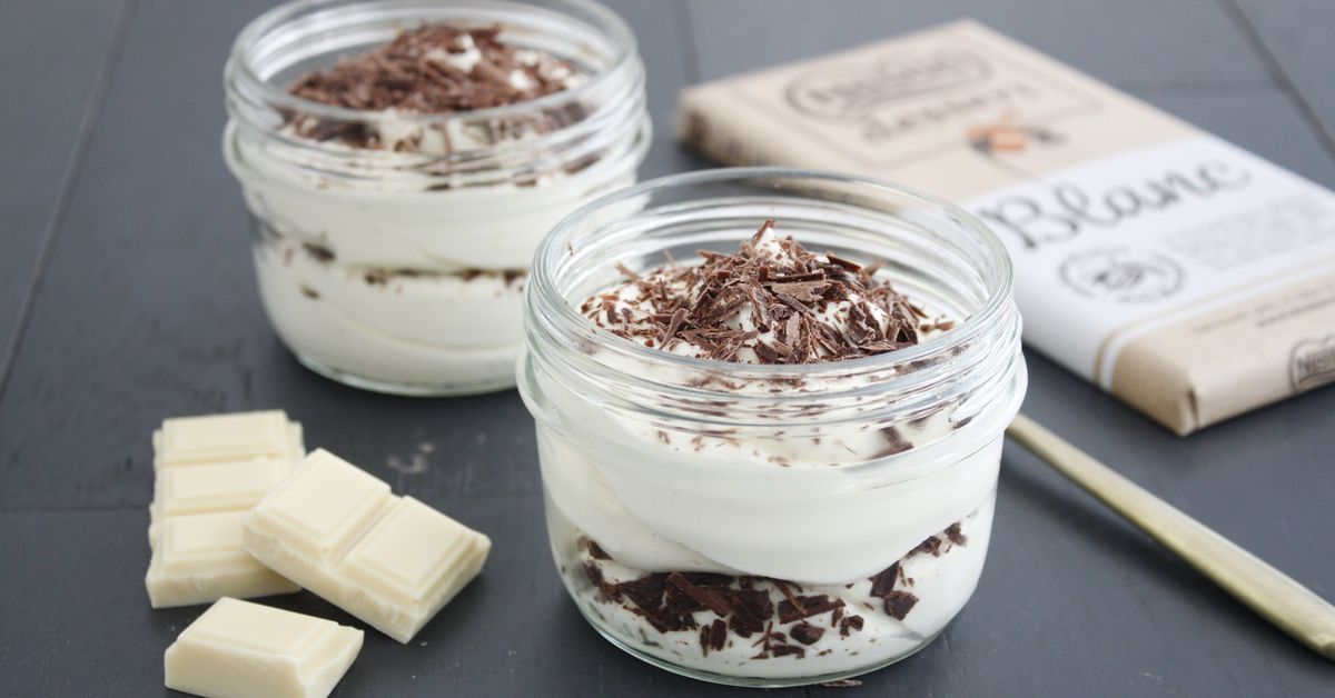 Mousse au chocolat blanc Nestlé Dessert® façon stracciatella : recette ...