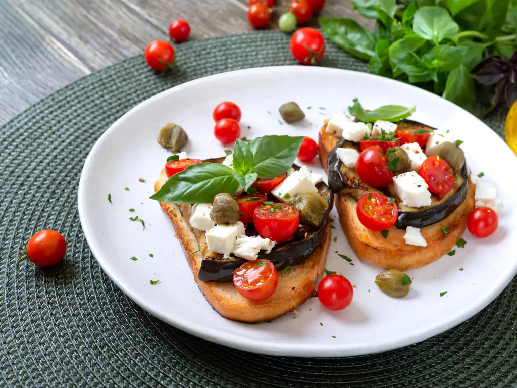 tartines d'aubergines, tomates et mozzarella