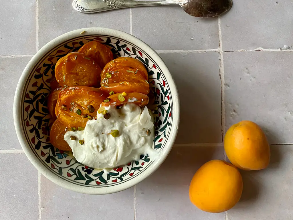 abricots rôtis au miel et ricotta à la fleur d'oranger