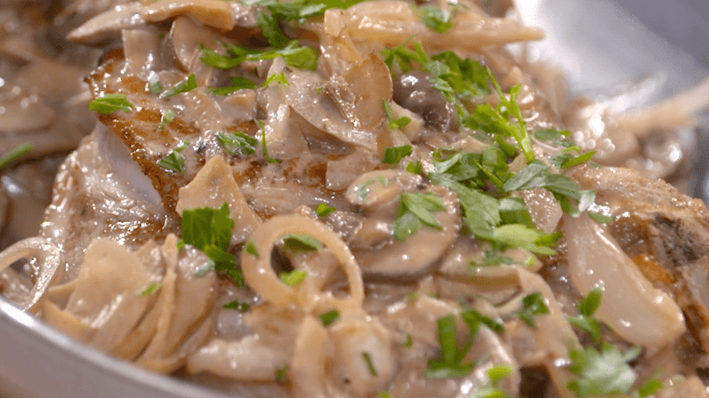 Côtes de veau à la crème et aux champignons par Laurent Mariotte