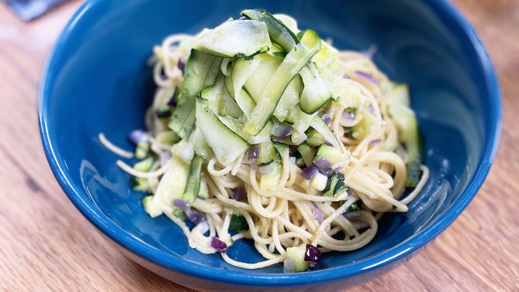Pâtes aux deux courgettes : crue et cuite !