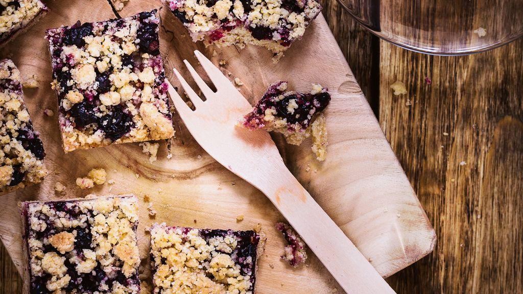 Crumble facile pommes et confiture de myrtilles