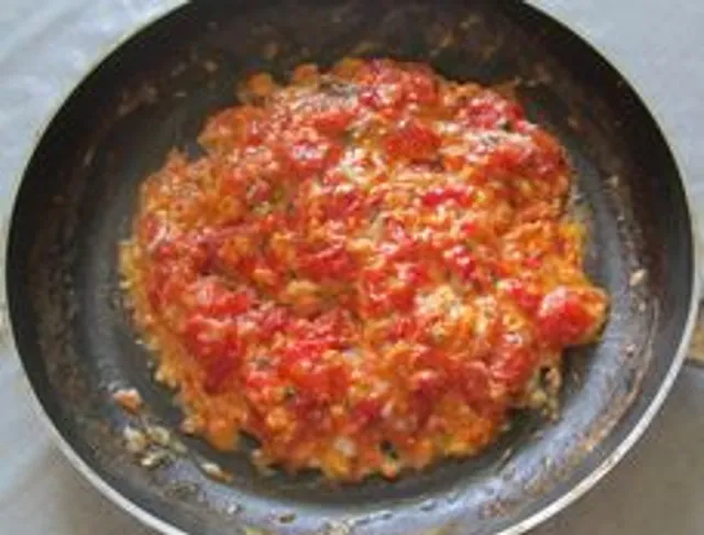 Omelette à la tomate
