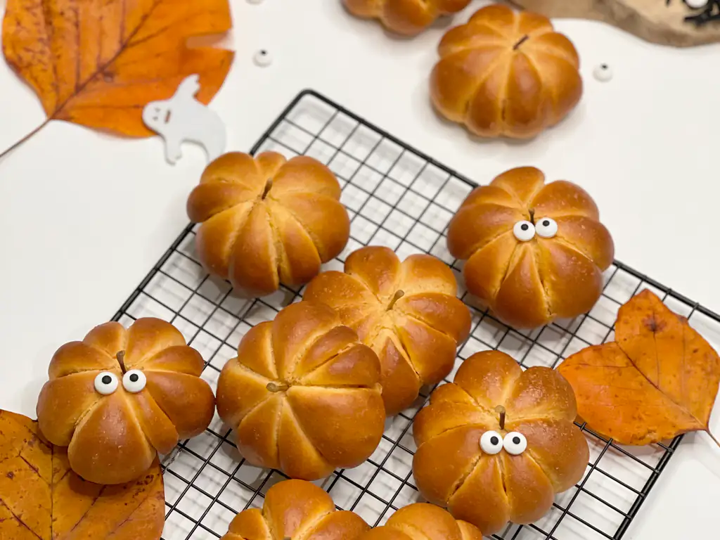 brioches en citrouilles d'halloween