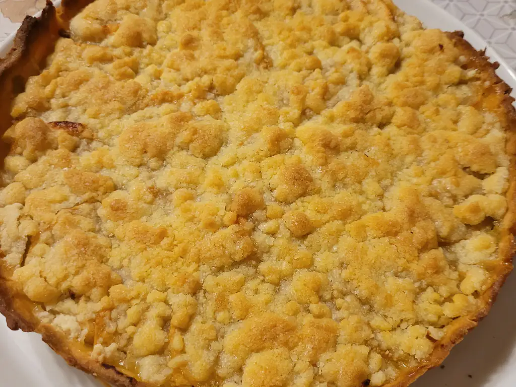 tarte pomme et compote rhubarbe avec son crumble